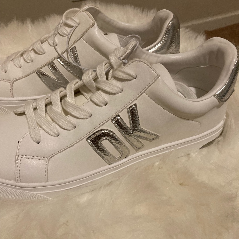 DKNY Women Tennis Shoes size  8